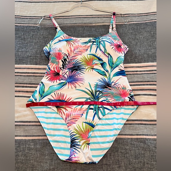 TOMMY BAHAMA | 10 | Reversible | Padded - Picture 11 of 13